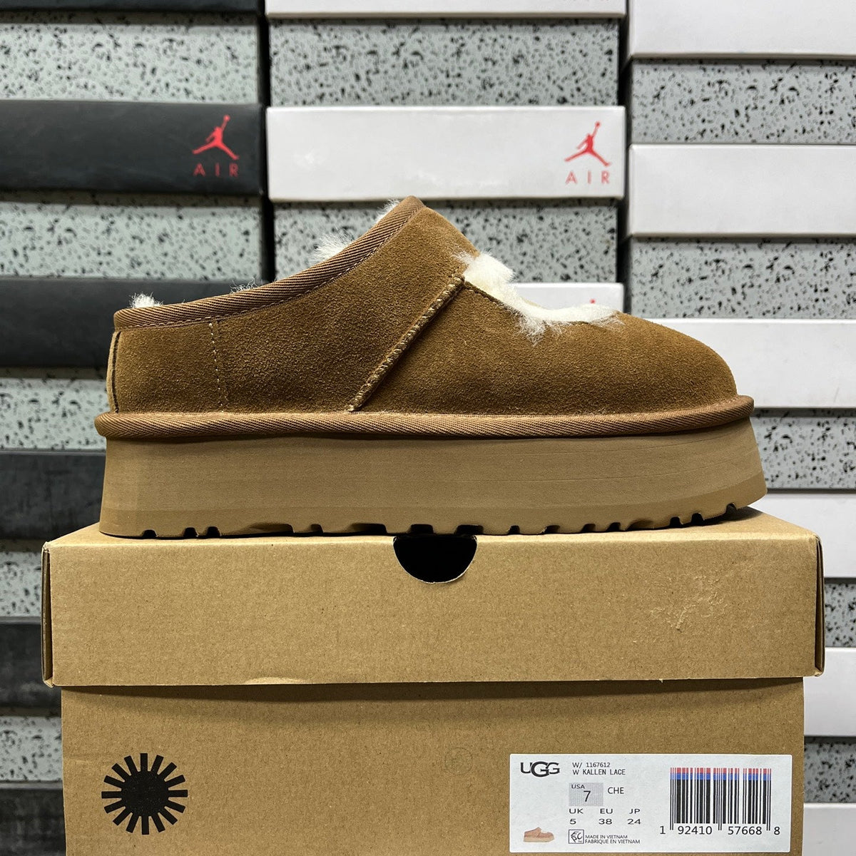 UGG Kallen Lace Platform Slipper – Suede Mule with Natural Shearling Lining, Suede UGG Logo Patch & Chunky Tonal Platform Sole in Chestnut
