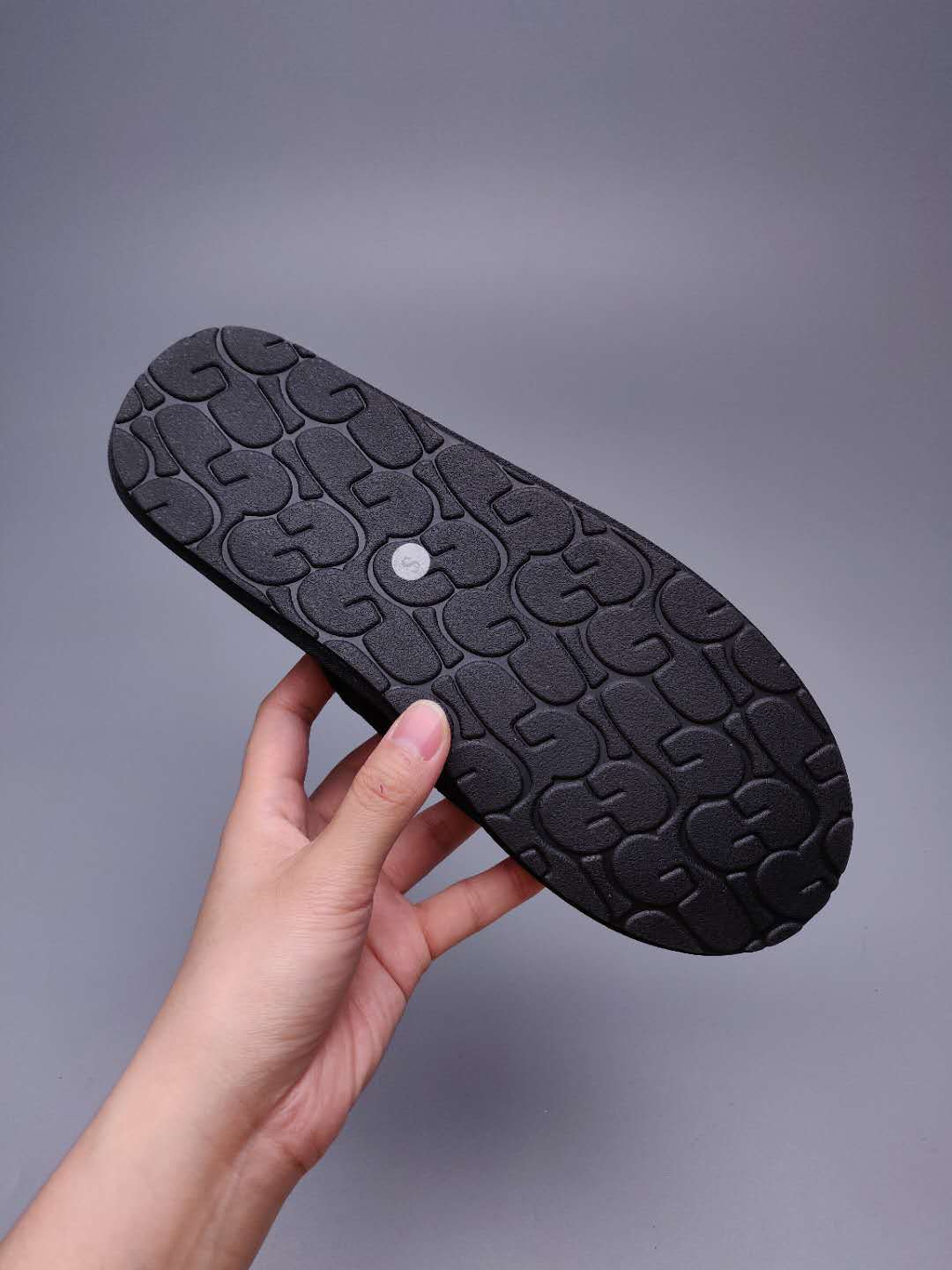 Black G-Logo Indoor Slippers — New Arrival | In Stock