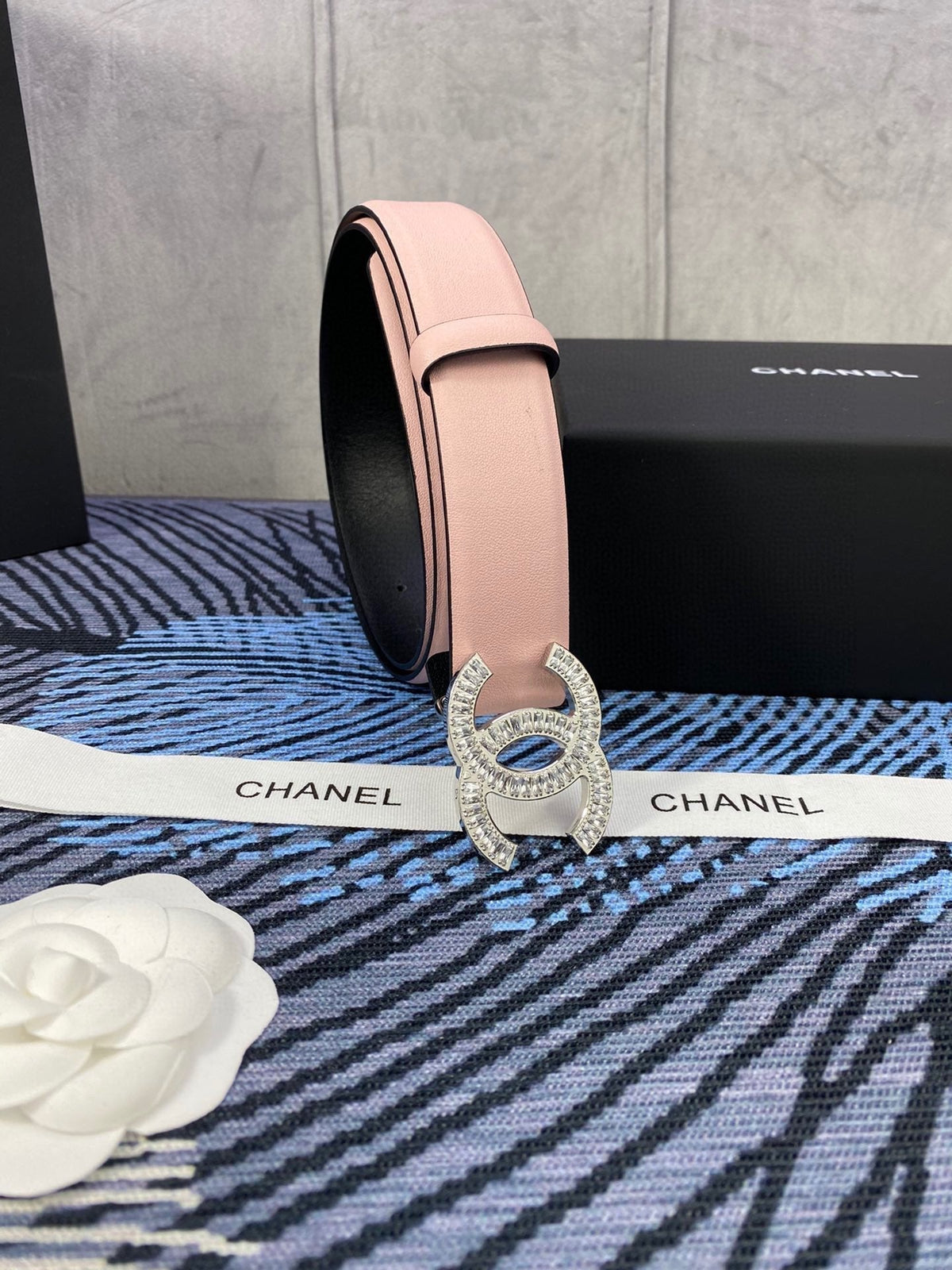 CHANEL 25S BELT 30 MM IN LIGHT PINK CALFSKIN WITH SILVER HARDWARE 615095