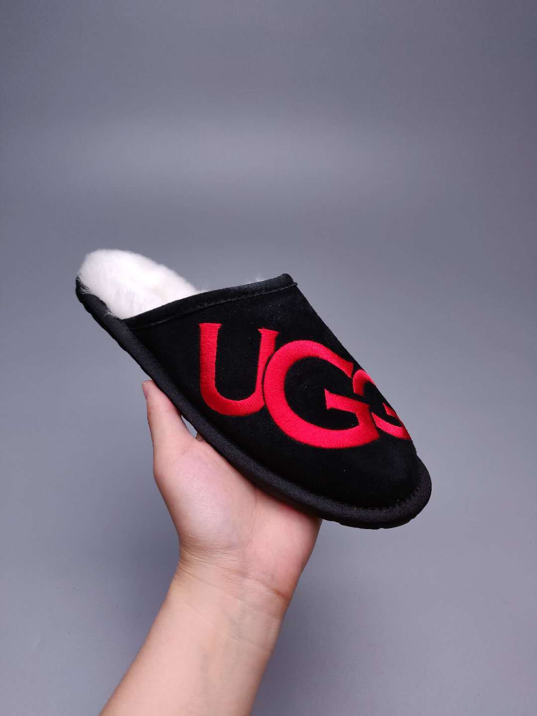 Black G-Logo Indoor Slippers — New Arrival | In Stock