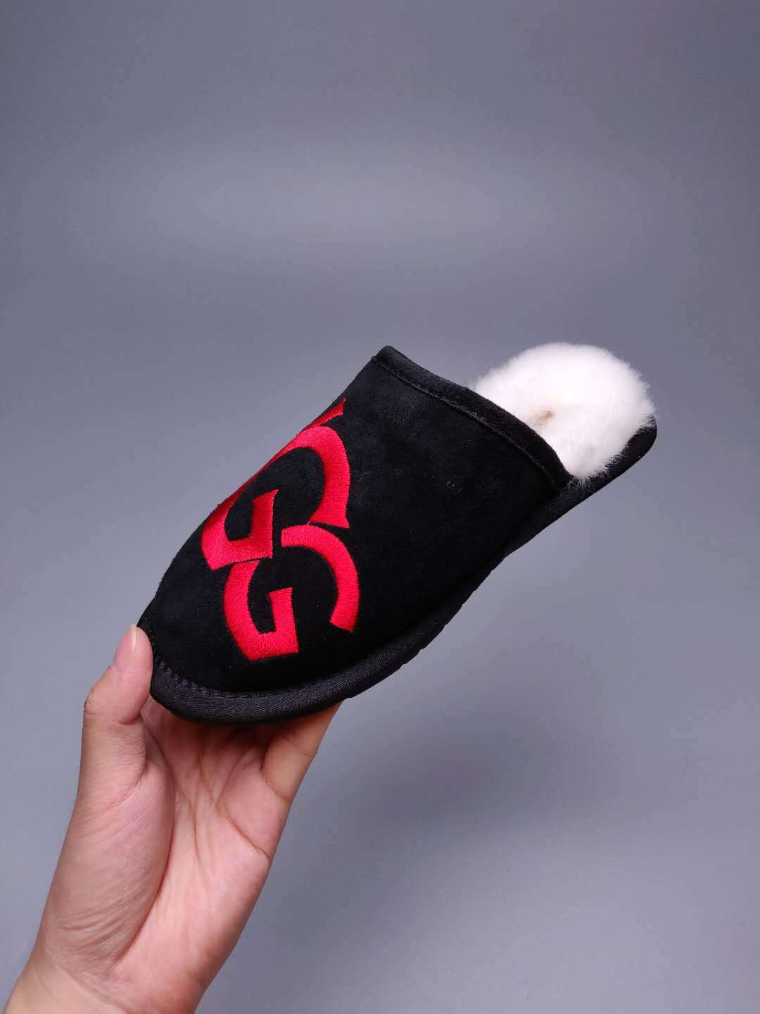 Black G-Logo Indoor Slippers — New Arrival | In Stock
