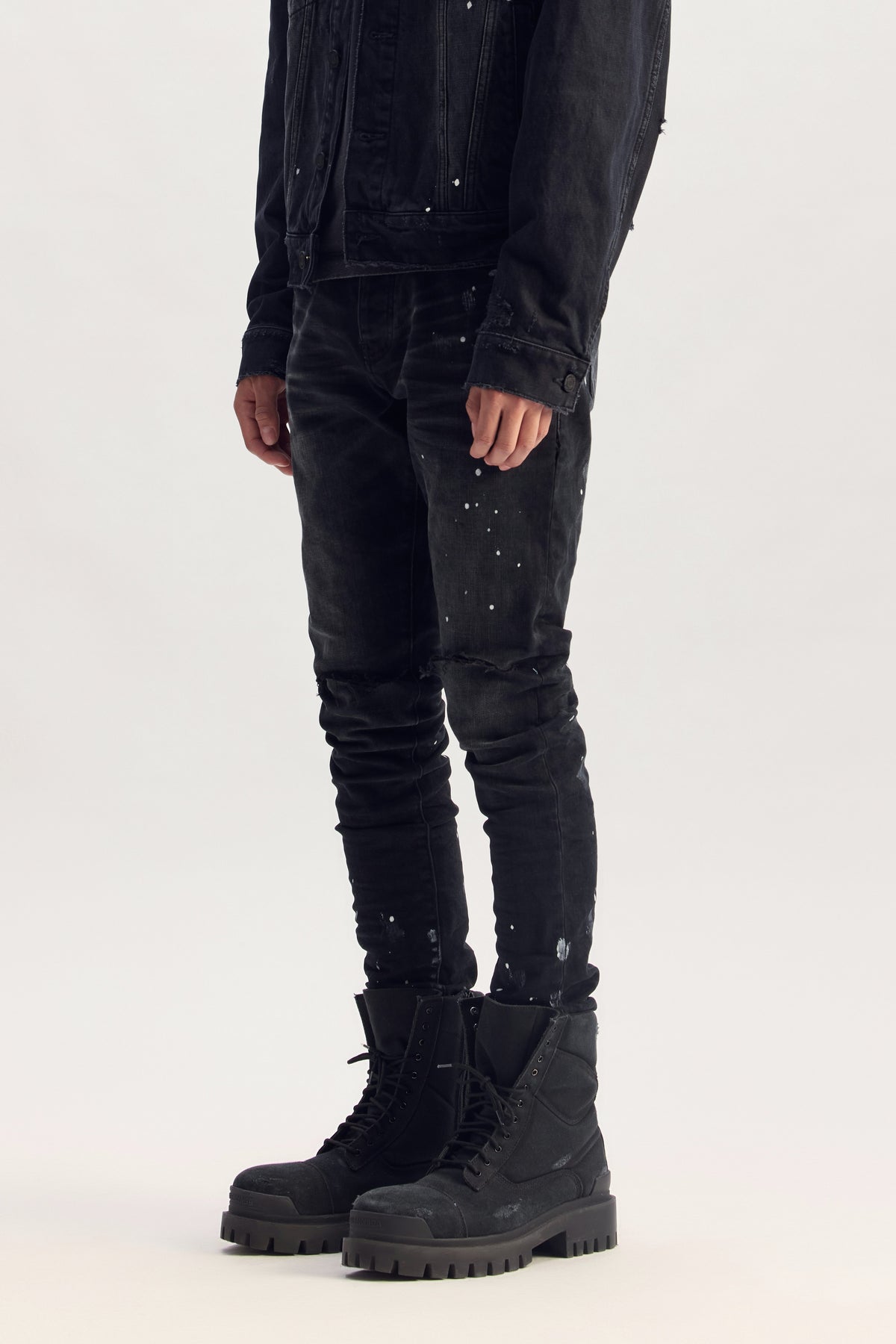 P001 Black Resin Knee Slit