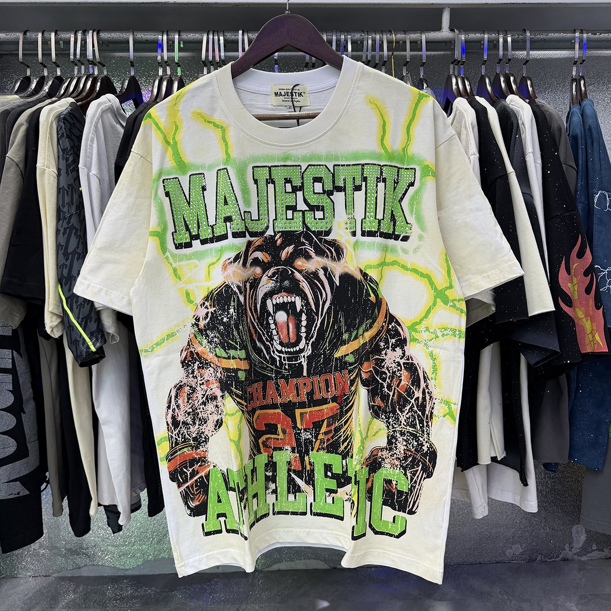 MAJESTIK The World Dogg Graphic Short-Sleeve T-Shirt