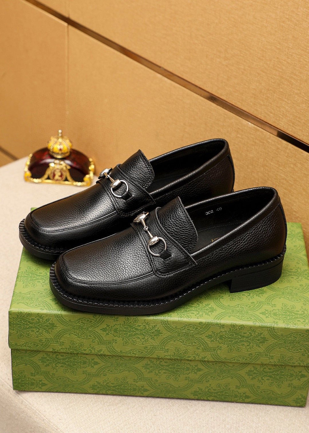 Gucci Black Textured Leather Loafers