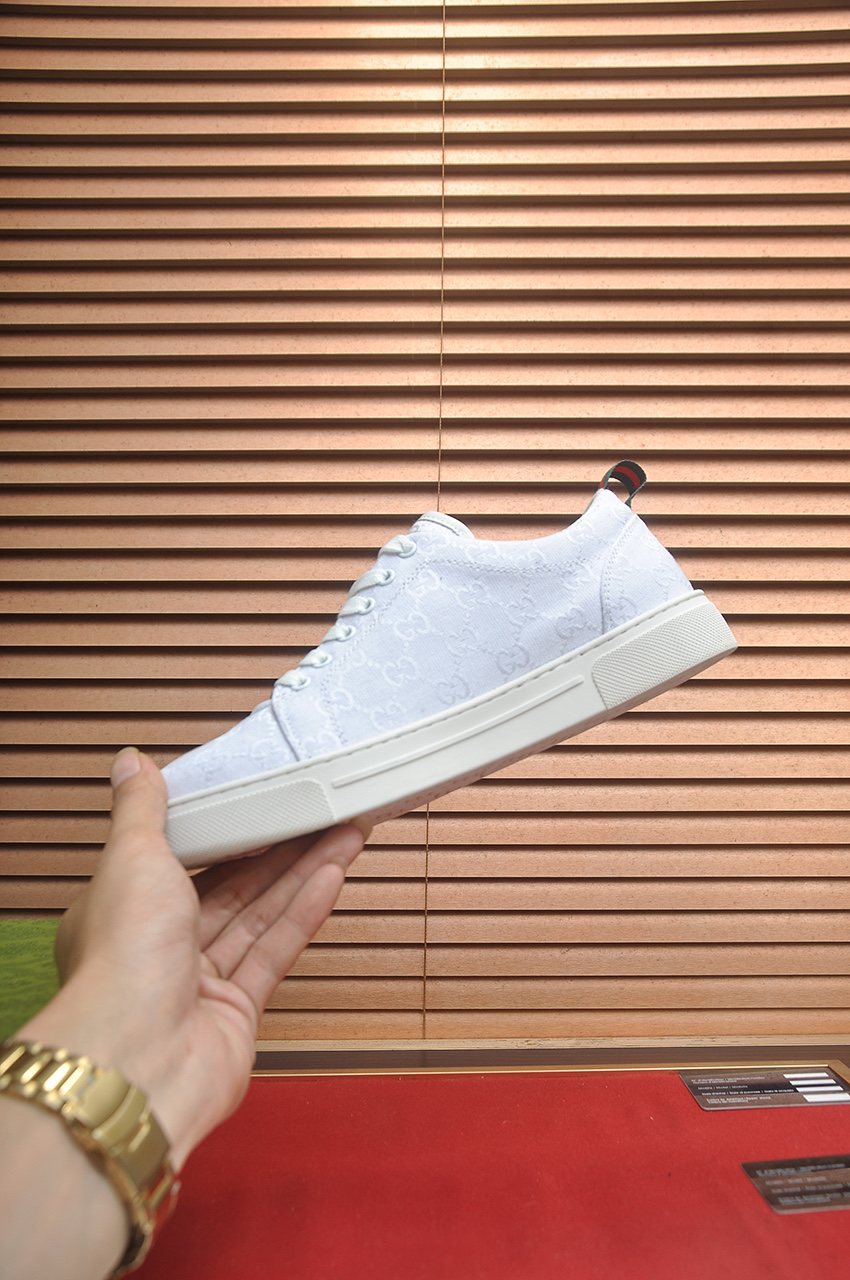 Gucci Stripe Low-Top Sneakers