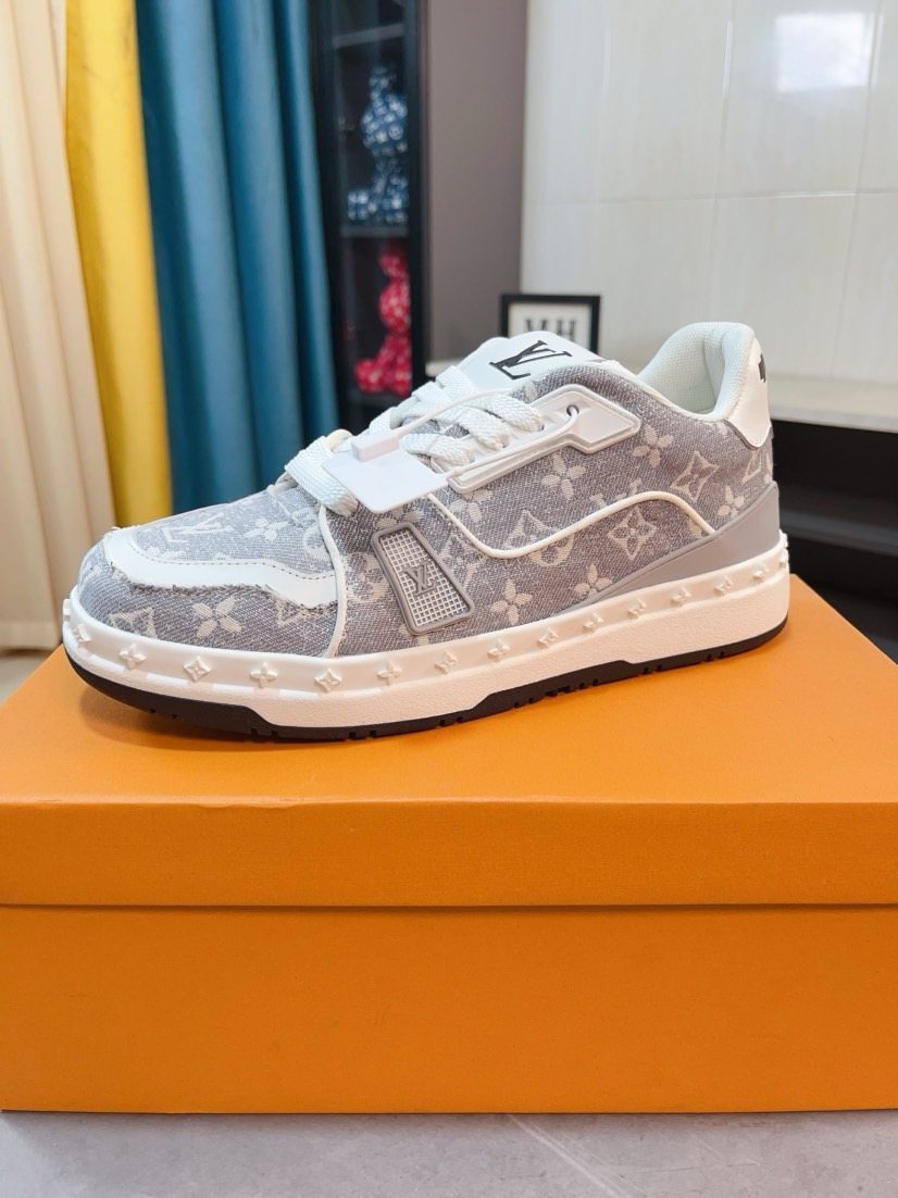 Louis Vuitton Patterned Low-Top Sneakers